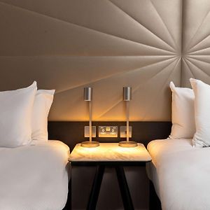 Deluxe Hilton Twin Room
